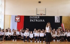 Dzień Patrona w Publicznej Szkole Podstawowej  im. Feliksa Szczęsnego Karnickiego w Chybicach 18