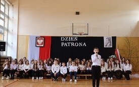 Dzień Patrona w Publicznej Szkole Podstawowej  im. Feliksa Szczęsnego Karnickiego w Chybicach 20
