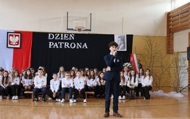 Dzień Patrona w Publicznej Szkole Podstawowej  im. Feliksa Szczęsnego Karnickiego w Chybicach 21