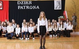 Dzień Patrona w Publicznej Szkole Podstawowej  im. Feliksa Szczęsnego Karnickiego w Chybicach 22