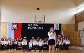Dzień Patrona w Publicznej Szkole Podstawowej  im. Feliksa Szczęsnego Karnickiego w Chybicach 24