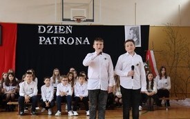 Dzień Patrona w Publicznej Szkole Podstawowej  im. Feliksa Szczęsnego Karnickiego w Chybicach 31