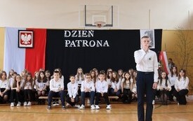 Dzień Patrona w Publicznej Szkole Podstawowej  im. Feliksa Szczęsnego Karnickiego w Chybicach 32