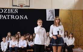 Dzień Patrona w Publicznej Szkole Podstawowej  im. Feliksa Szczęsnego Karnickiego w Chybicach 33