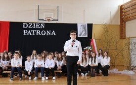 Dzień Patrona w Publicznej Szkole Podstawowej  im. Feliksa Szczęsnego Karnickiego w Chybicach 34