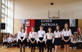 Dzień Patrona w Publicznej Szkole Podstawowej  im. Feliksa Szczęsnego Karnickiego w Chybicach 38