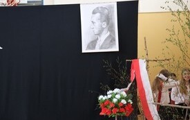 Dzień Patrona w Publicznej Szkole Podstawowej  im. Feliksa Szczęsnego Karnickiego w Chybicach 48