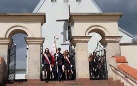 Dzień Patrona w Publicznej Szkole Podstawowej  im. Feliksa Szczęsnego Karnickiego w Chybicach 50