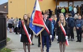 Dzień Patrona w Publicznej Szkole Podstawowej  im. Feliksa Szczęsnego Karnickiego w Chybicach 61