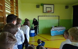 Pokazy fizyczno - chemiczne z grupą " Zaelektryzowani" 4
