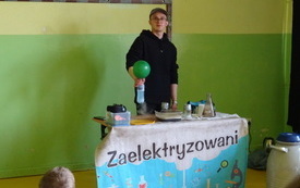 Pokazy fizyczno - chemiczne z grupą " Zaelektryzowani" 5