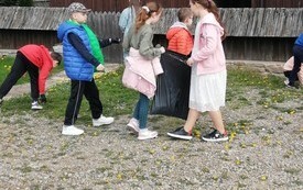  Obchody Dnia Ziemi w kl. I-III PSP im. W. Pomianowskiej w Radkowicach. 1