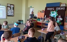  Obchody Dnia Ziemi w kl. I-III PSP im. W. Pomianowskiej w Radkowicach. 33