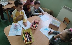 Święta Majowe u przedszkolak&oacute;w - PSP Łomno 11