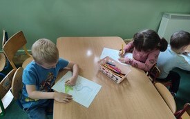 Święta Majowe u przedszkolak&oacute;w - PSP Łomno 12