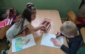 Święta Majowe u przedszkolak&oacute;w - PSP Łomno 13