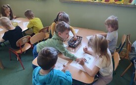 Wizyta strażak&oacute;w - Publiczna Szkoła Podstawowa w Łomnie 2