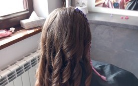 Wizyta przedszkolak&oacute;w z Publicznej Szkoły Podstawowej w Radkowicach w zakładzie fryzjerskim. 5