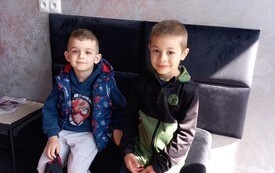 Wizyta przedszkolak&oacute;w z Publicznej Szkoły Podstawowej w Radkowicach w zakładzie fryzjerskim. 12