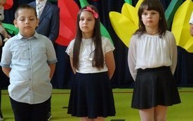 Dzień Matki i Ojca w klasach I - III  w PSP w Godowie 5