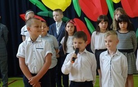 Dzień Matki i Ojca w klasach I - III  w PSP w Godowie 7