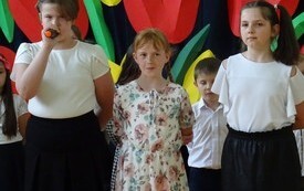 Dzień Matki i Ojca w klasach I - III  w PSP w Godowie 12
