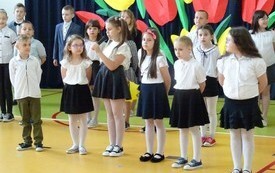 Dzień Matki i Ojca w klasach I - III  w PSP w Godowie 23