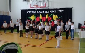Dzień Matki i Ojca w klasach I - III  w PSP w Godowie 24