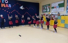Życzenia dla Rodzic&oacute;w od najmłodszych przedszkolak&oacute;w z Chybic 3