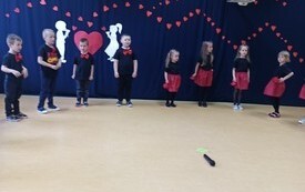 Życzenia dla Rodzic&oacute;w od najmłodszych przedszkolak&oacute;w z Chybic 7