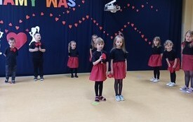 Życzenia dla Rodzic&oacute;w od najmłodszych przedszkolak&oacute;w z Chybic 12