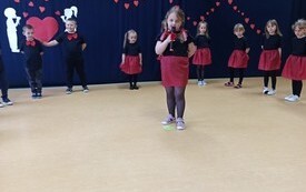Życzenia dla Rodzic&oacute;w od najmłodszych przedszkolak&oacute;w z Chybic 16