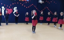 Życzenia dla Rodzic&oacute;w od najmłodszych przedszkolak&oacute;w z Chybic 17