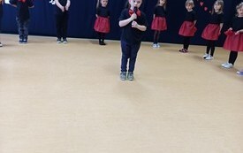 Życzenia dla Rodzic&oacute;w od najmłodszych przedszkolak&oacute;w z Chybic 20
