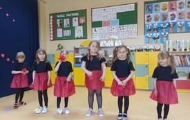 Życzenia dla Rodzic&oacute;w od najmłodszych przedszkolak&oacute;w z Chybic 21
