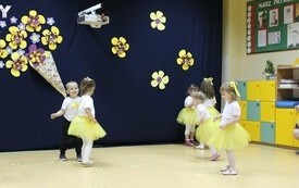 Życzenia dla Rodzic&oacute;w od najmłodszych przedszkolak&oacute;w z Chybic 26