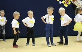 Życzenia dla Rodzic&oacute;w od najmłodszych przedszkolak&oacute;w z Chybic 28