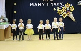 Życzenia dla Rodzic&oacute;w od najmłodszych przedszkolak&oacute;w z Chybic 31