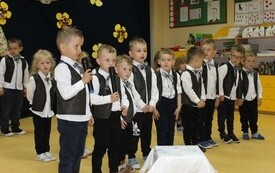 Życzenia dla Rodzic&oacute;w od najmłodszych przedszkolak&oacute;w z Chybic 46