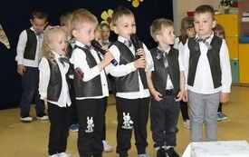Życzenia dla Rodzic&oacute;w od najmłodszych przedszkolak&oacute;w z Chybic 53