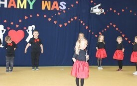 Życzenia dla Rodzic&oacute;w od najmłodszych przedszkolak&oacute;w z Chybic 62
