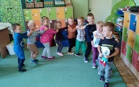 Podsumowanie projektu edukacyjnego &bdquo;Z Kicią Kocią maluchy zmieniają się w zuchy&rdquo; w grupie Biedronek - PSP Łomno 1