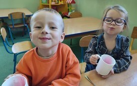 Podsumowanie projektu edukacyjnego &bdquo;Z Kicią Kocią maluchy zmieniają się w zuchy&rdquo; w grupie Biedronek - PSP Łomno 10