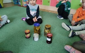 Podsumowanie projektu edukacyjnego &bdquo;Z Kicią Kocią maluchy zmieniają się w zuchy&rdquo; w grupie Biedronek - PSP Łomno 14