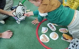 Podsumowanie projektu edukacyjnego &bdquo;Z Kicią Kocią maluchy zmieniają się w zuchy&rdquo; w grupie Biedronek - PSP Łomno 20