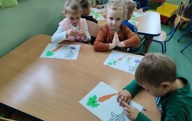 Podsumowanie projektu edukacyjnego &bdquo;Z Kicią Kocią maluchy zmieniają się w zuchy&rdquo; w grupie Biedronek - PSP Łomno 28