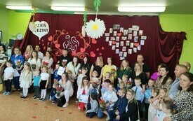 Dzień Rodziny u przedszkolak&oacute;w z Publicznej Szkoły Podstawowej w Łomnie 7