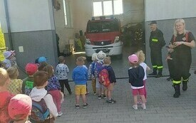 Dzień Dziecka i Sportu Szkolnego w przedszkolu w Chybicach 17