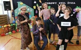 "Nikt z nas nie chce chorować, każdy pragnie zdrowie zachować" &ndash; przedstawienie profilaktyczne w PSP Chybice  1