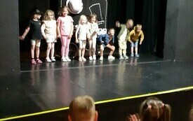 Wycieczka przedszkolak&oacute;w do teatru 1